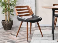 Drewniane krzesło tapicerowane z oparciem KANSAS - półprofil w aranżacji