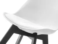 Nowoczesne krzesło kuchenne LUIS WOOD biało-czarne - charakterystyczne detale