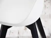 Nowoczesne krzesło kuchenne LUIS WOOD biało-czarne - detale