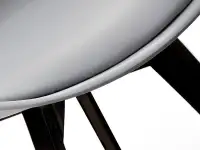 Krzesło na czarnej nodze LUIS WOOD szaro-czarne - detale