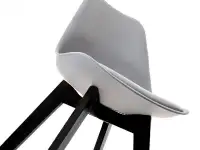 Krzesło na czarnej nodze LUIS WOOD szaro-czarne - detale