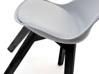 Krzesło na czarnej nodze LUIS WOOD szaro-czarne - miękki pad