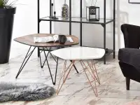 Nowoczesny komplet stolików PENTA XL orzech + PENTA S biała - w aranżacji z fotelem MALMO ciemny grafit PIANO