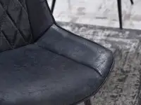 Krzesło ADEL CZARNY ANTIC z przeszywanej tkaniny vintage - charakterystyczne detale