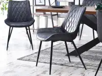 Krzesło ADEL CZARNY ANTIC z przeszywanej tkaniny vintage - wygodna forma