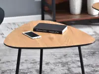 Desigmerski stolik ROSIN S DĄB na czarnych metalowych nogach - nowoczesna forma