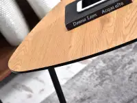 Desigmerski stolik ROSIN S DĄB na czarnych metalowych nogach - charakterystyczne detale
