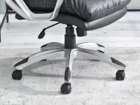 Komfortowy fotel biurowy BENON Z CZARNEJ SKÓRY EKO - mobilna podstawa