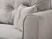 Sofa rozkładana BLINK SZARA welurowa na bukowych nóżkach - obłe boczki