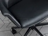 Loftowy fotel biurowy OMAR CZARNY z przeszywanej skóry - solidne wykonanie