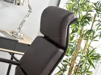 Fotel biurowy BOND BRĄZOWY ze skóry z ergonomicznym oparciem - wysokie oparciem
