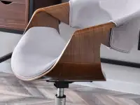 Drewniany fotel na kółkach konferencyjny RAPID ORZECH+SZARY - wygodne podłokietniki