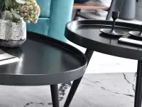 Zestaw okrągłych stolików LAVIN CZARNY S+XL do salonu - nowoczesna forma