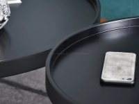 Zestaw okrągłych stolików LAVIN CZARNY S+XL do salonu - charakterystyczne detale