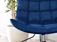 Krzesło obrotowe do biurka ELIOR GRANAT welur i czarna noga - charakterystyczne detale