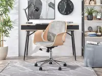 Fotel biurowy drewniany ENRIC DĄB z szarą tkaniną cowboy - w aranżacji z biurkiem BODEN