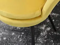 Fotel LAZAR ŻÓŁTY muszelka z weluru na czarnych nogach - charakterystyczne detale