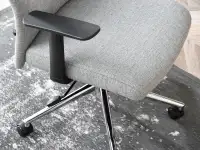 Fotel biurowy LERATO SZARY MELANŻ tapicerowany tkaniną - charakterystyczne detale