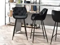Wysokie krzesło barowe LUCENA CZARNE pikowane z weluru - nowoczesna forma