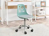 Krzesło biurowe dla dzieci FOOT ZIELONY PASTEL Z SZARĄ NOGĄ  - w aranżacji z regałami JENS i biurkiem NORS