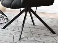 Fotel obrotowy do salonu KIRA czarny z materiału - obrotowa podstawa