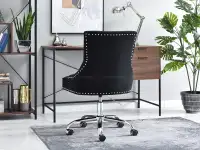 Fotel biurowy SORIA CZARNY WELUROWY z guzikami i pinezkami - subtelny tył