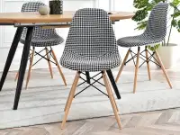 Krzesło tapicerowane MPC WOOD TAP PEPITKA + DREWNO BUK - przód w aranżacji