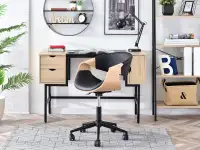 Drewniany fotel biurowy RAPID CZARNY SKÓRZANY ZE SKLEJKI DĄB - w aranżacji z biurkiem LOFT oraz reałem JENS A
