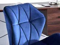 Fotel do biura VELO GRANATOWY na czarnej obrotowej nodze - charakterystyczne detale