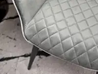 Aksamitne krzesło fotel KAMAL SZARE z podłokietnikami - pikowane siedziski