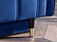 Sofa welurowa z funkcją spania CALVO GRANAT poduszki wałek - nóżki ze złotymi stopkami