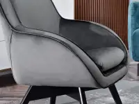 Fotel do salonu MERS GRAFITOWY Z WELURU - CZARNE NOGI - wygodne siedzisko