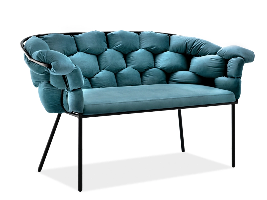 Sofa Pilo morski welur - widok z boku na elegancki welur i czarną metalową podstawę