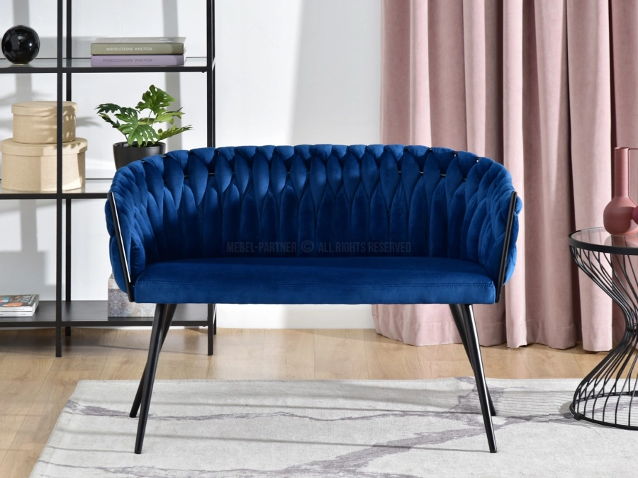 Sofa Rosa w aranżacji nowoczesnego salonu z dodatkami