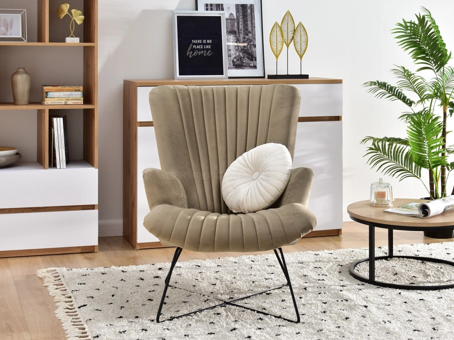 Fotel Nell w aranżacji glamour z nowoczesnymi dodatkami