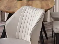 Beżowe krzesło welurowe GASPAR BEŻOWE - CZARNE NOGI - pionowe przeszycia