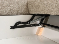 Sofa rozkładana z funkcją spania i pojemnikiem na pościel LINDO BEŻOWY - mechanizm rozkładania funkcji spania