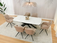Beżowe krzesło tapicerowane ze skóry ekologicznej CHIARA - w aranżacji ze stołem DANZEN