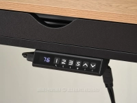 Biurko ELEKTRYCZNE Z USB OTSO 140 CZARNY DĄB CZARNY - sterownik wysokości z wyświetlaczem