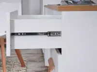 Białe biurko komputerowe dla młodzieży BJORG BG12 - prowadnice kulkowe szuflady