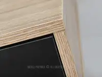 Drewniane biurko DAB SONOMA FALUN  Z CZARNYMI NOGAMI - struktura imitująca drewno