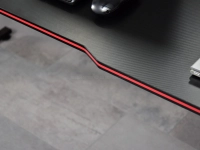 Czarne biurko gamingowe MADS 160 KARBON REDLINE  - stylowe atuty