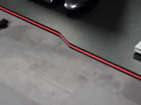 Czarne biurko gamingowe MADS 160 KARBON REDLINE  - stylowe atuty
