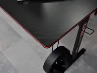 Czarne biurko gamingowe MADS 160 KARBON REDLINE - karbon na blacie