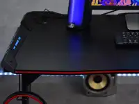 Biurko gamingowe z poświetleniem RGB MADS LED CZARNY KARBON - duża powierzchnia robocza blatu