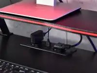 Biurko do komputera z nadstawką STIG CZARNY KARBON - wtyczka prądu i USB