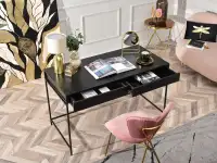 Proste biurko z szufladami UNIF CZARNE - METALOWY STELAŻ - w aranżacji z krzesłem WINGS i kanapą CORINA