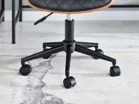 Drewniane krzesło do biurka BRUNO ORZECH - CZARNY - fotel na kółkach, na obrotowej podstawie