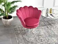 Fotel koktajlowy LAZAR RÓŻOWY WELUR - SREBRNE NOGI - w aranżacji ze stolikiem AMIN XL