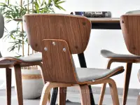 Krzesło drewniane do jadalni z szarą tkaniną ASALA - ORZECH - orzechowe krzesło do stołu